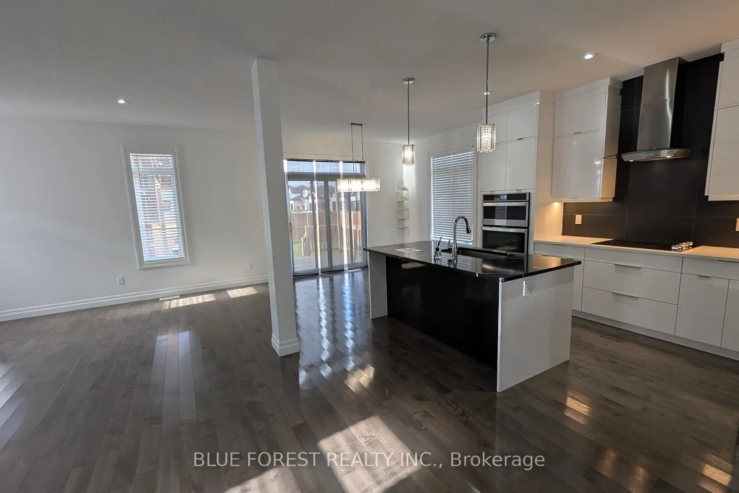 3319 Regiment Road photo 2