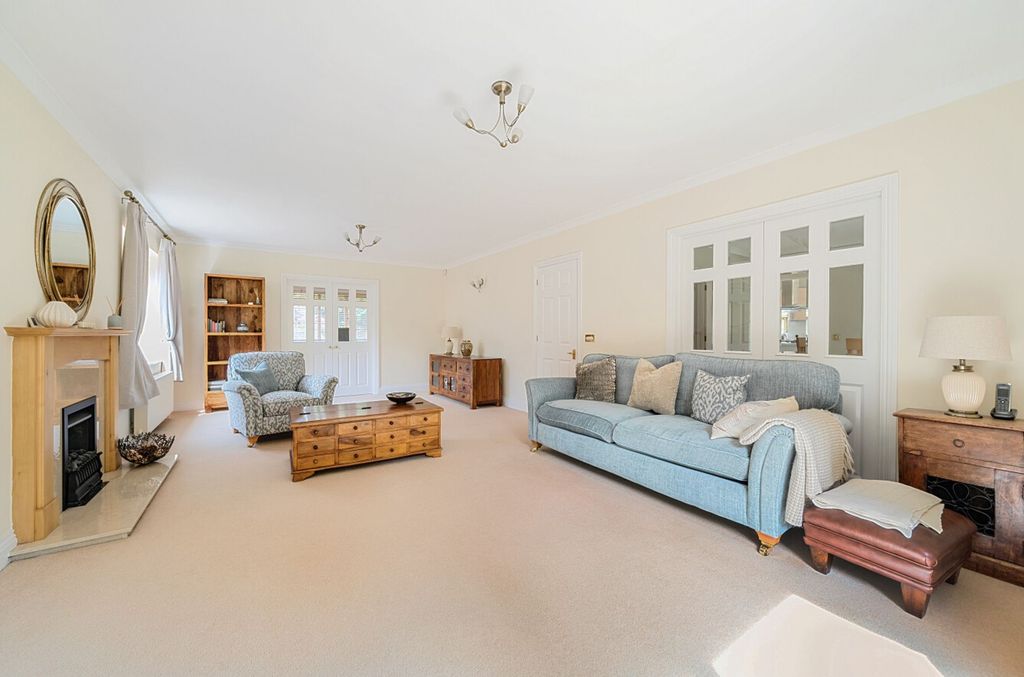 Additional image 2 of 4 bed detached house for salePembury Road, Havant PO9