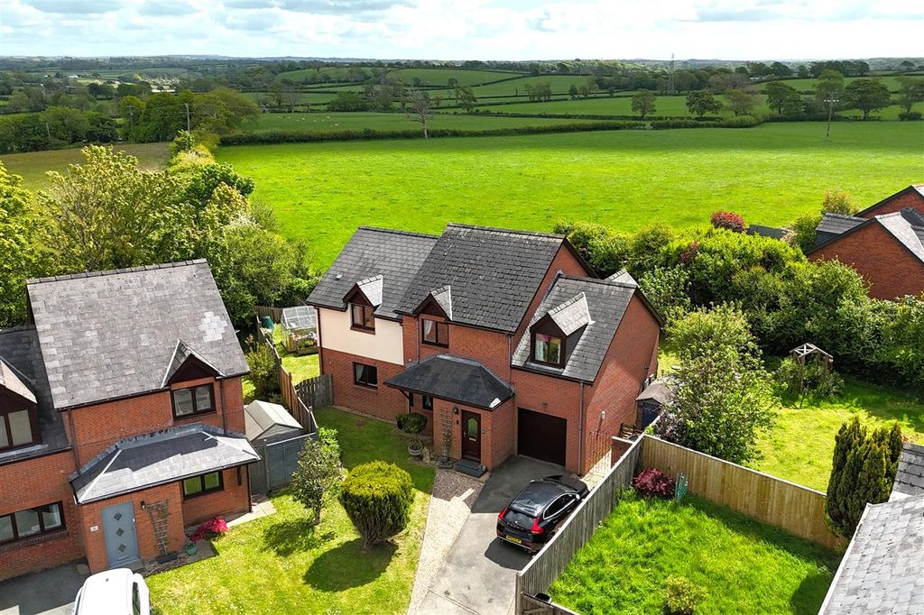 5 bed detached house for saleTudor Gardens, Merlins Bridge, Haverfordwest SA61