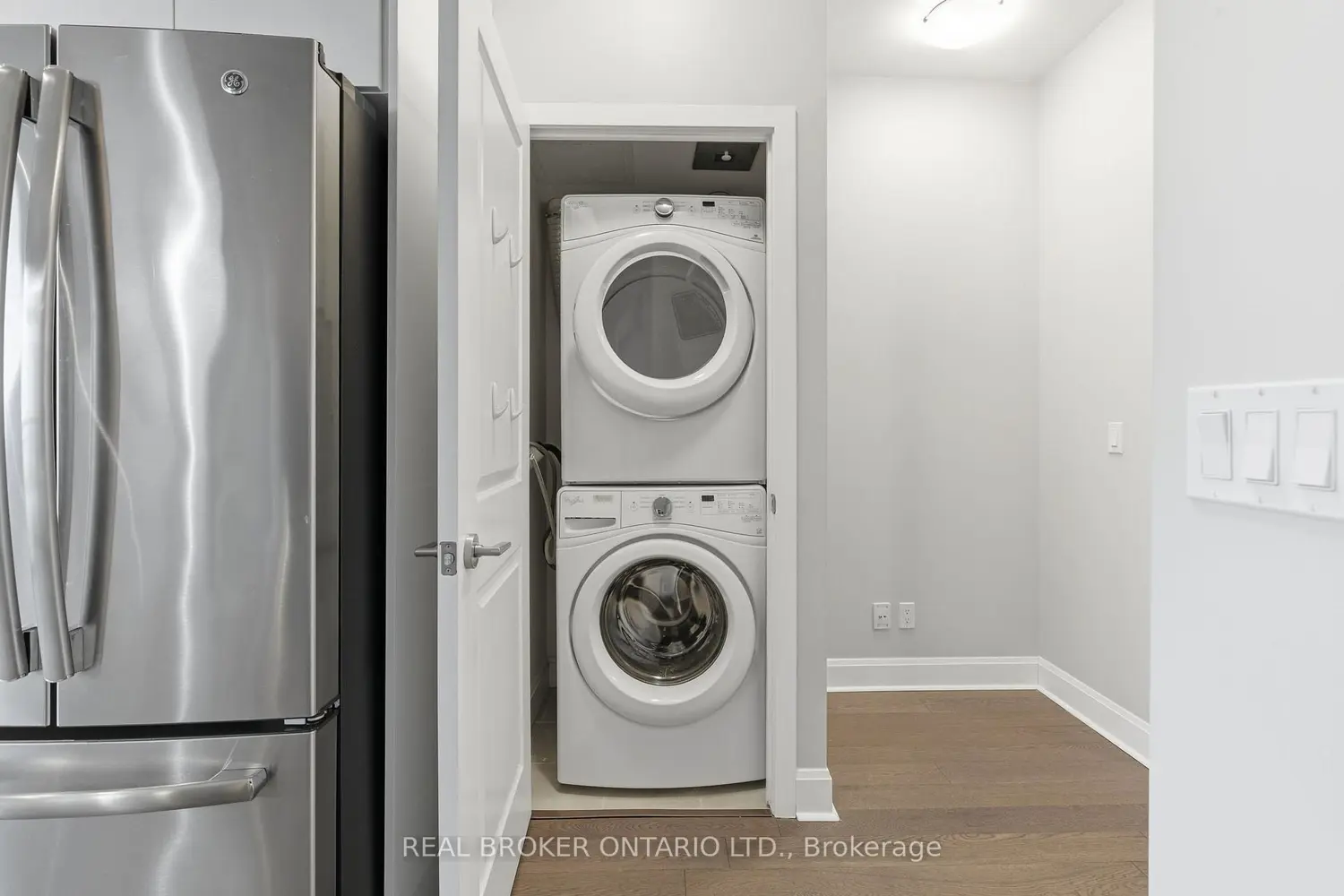33 Shore Breeze Drive 1801 photo 3