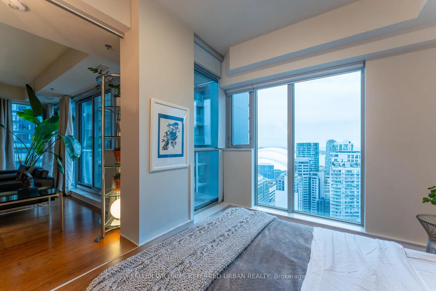 375 King Street 2903 photo 2