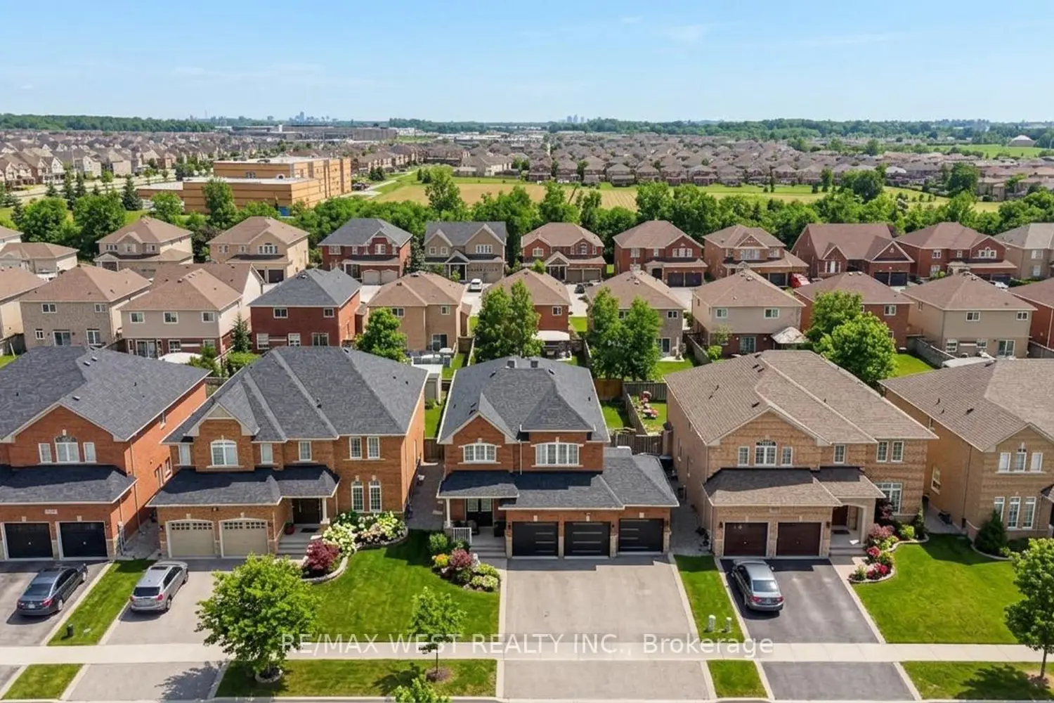 146 Sandringham Drive photo 2