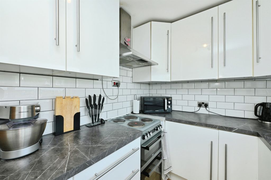 Additional image 7 of 3 bed flat for saleRiversmeet, Hertford SG14
