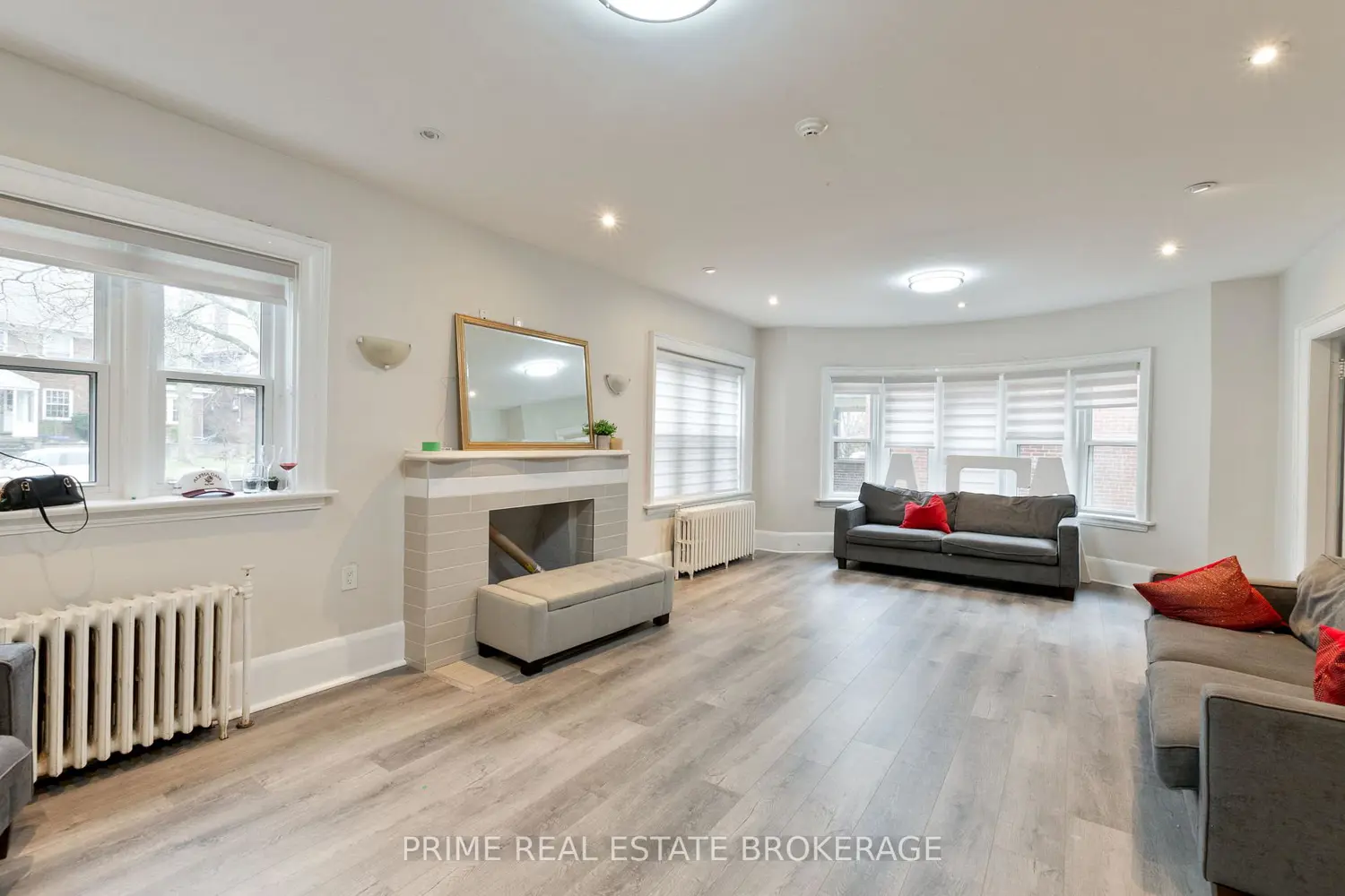 290 Huron Street photo 3