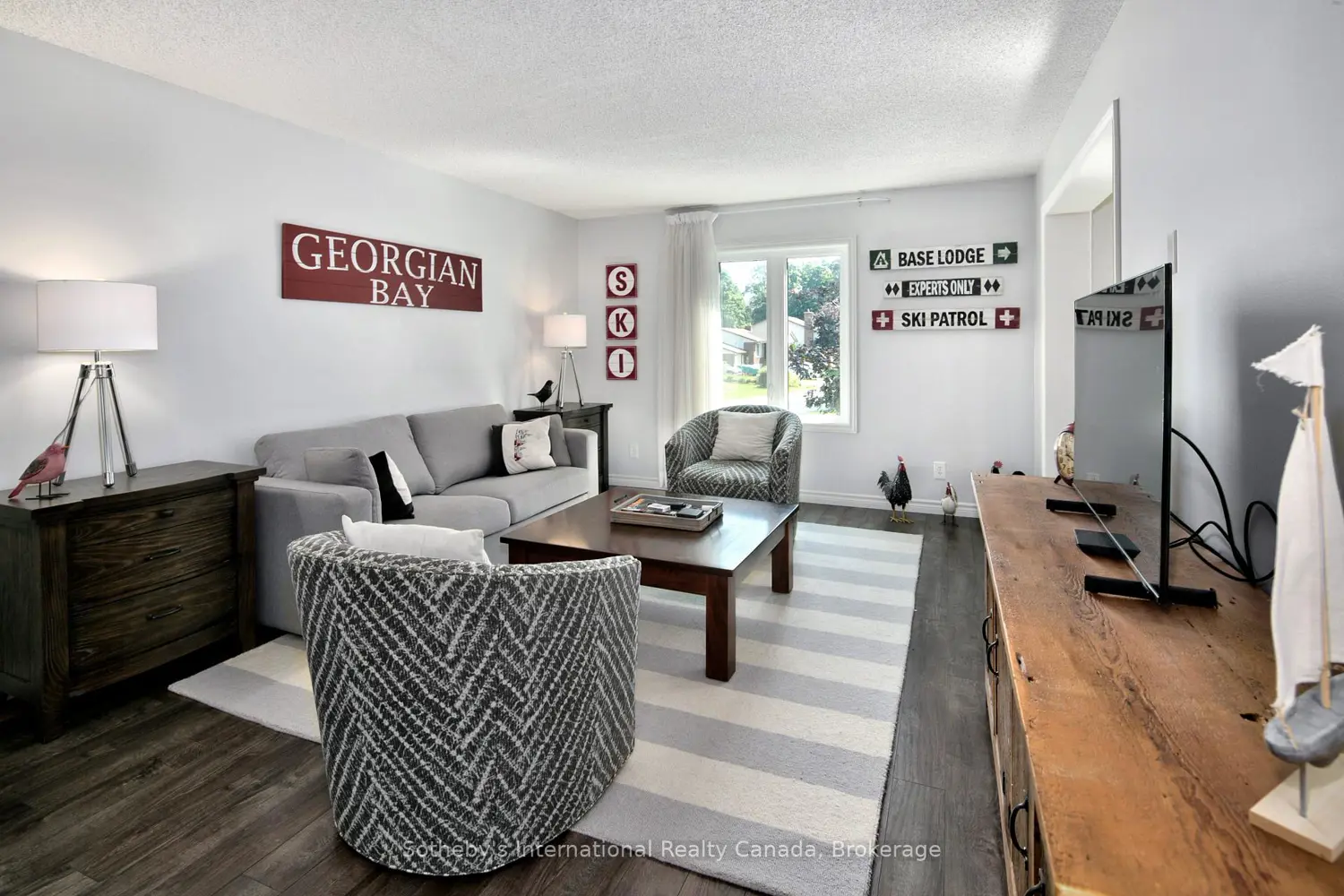 26 Middle Avenue photo 2