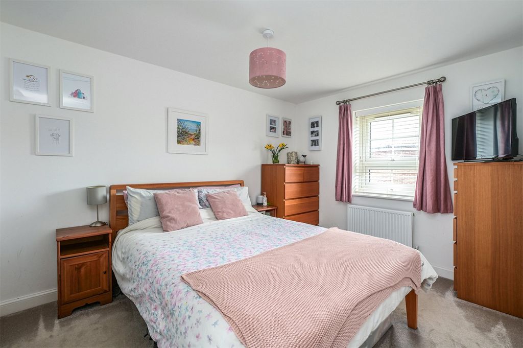 Additional image 13 of 4 bed detached house for saleViney Close, Hook, Hampshire RG27