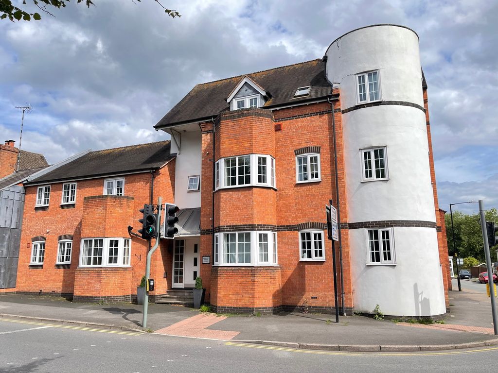 2 bed flat for saleHenley Park Court, High Street, Henley-In-Arden B95