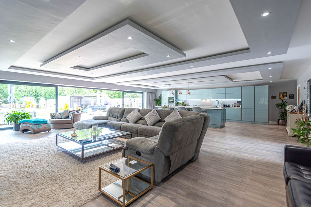 Additional image 7 of 4 bed detached house for saleAvenue Road, Dobbs Weir, Hoddesdon EN11
