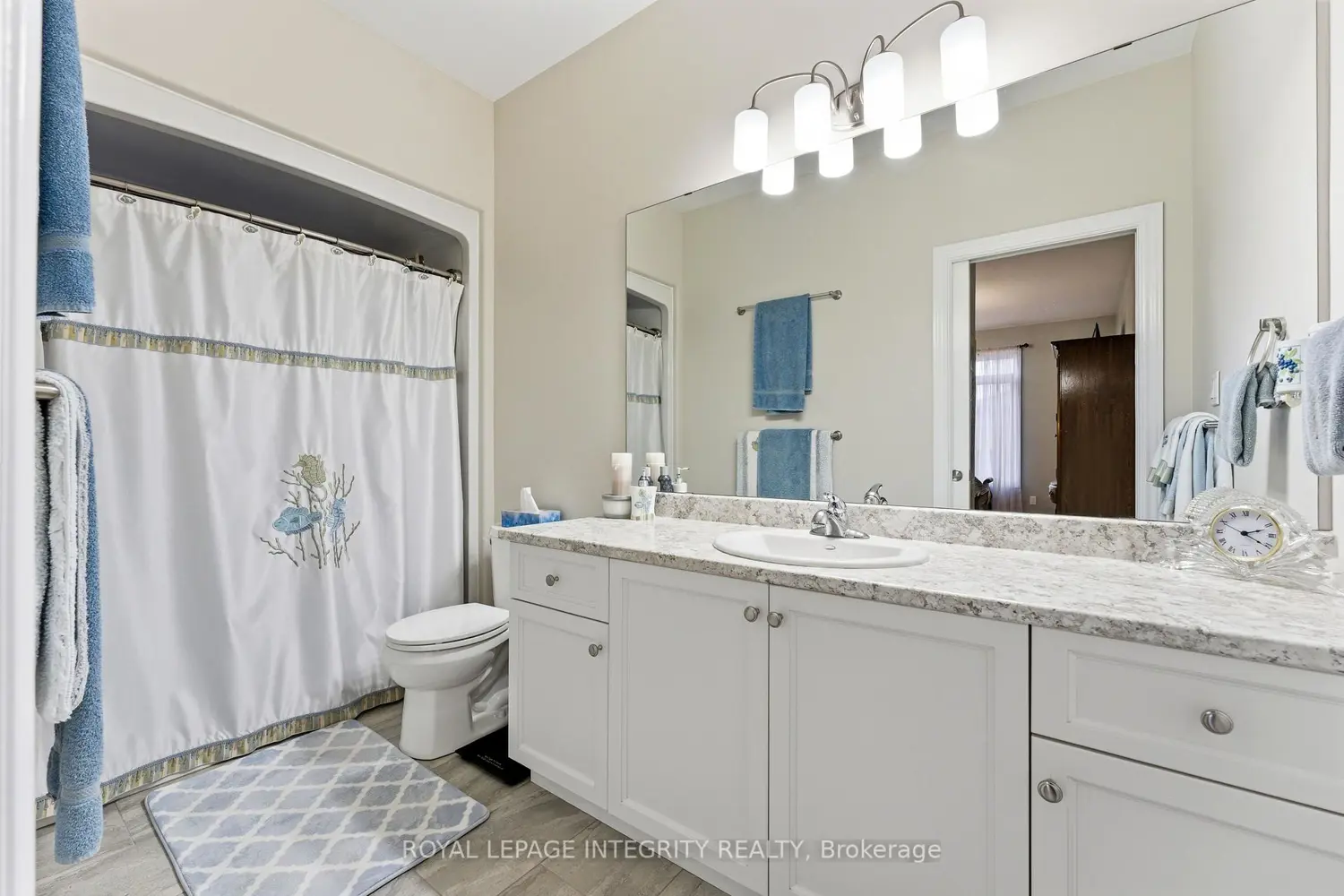 64 Covington Crescent photo 3