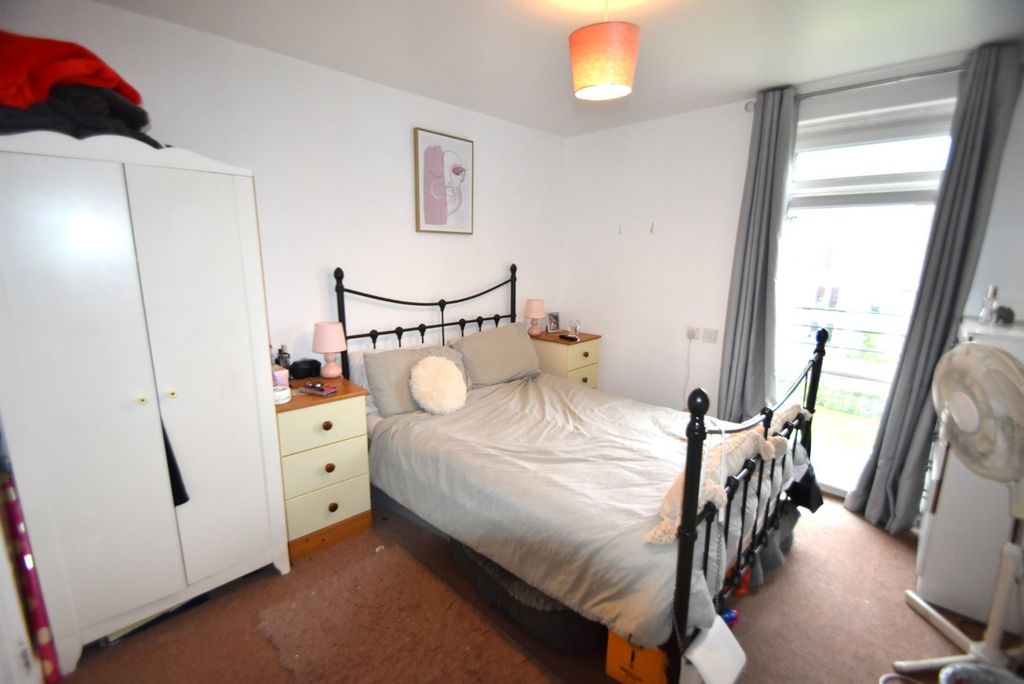 Additional image 3 of 2 bed flat for sale11 Little Hackets, Havant PO9