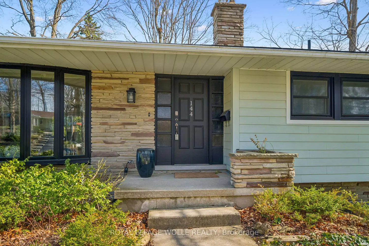 144 Ripplewood Crescent photo 5