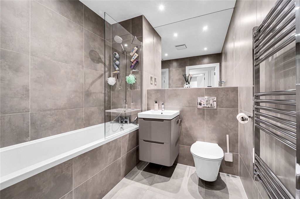 Additional image 6 of 1 bed flat for saleMorshead Yard, Hampton, Middlesex TW12