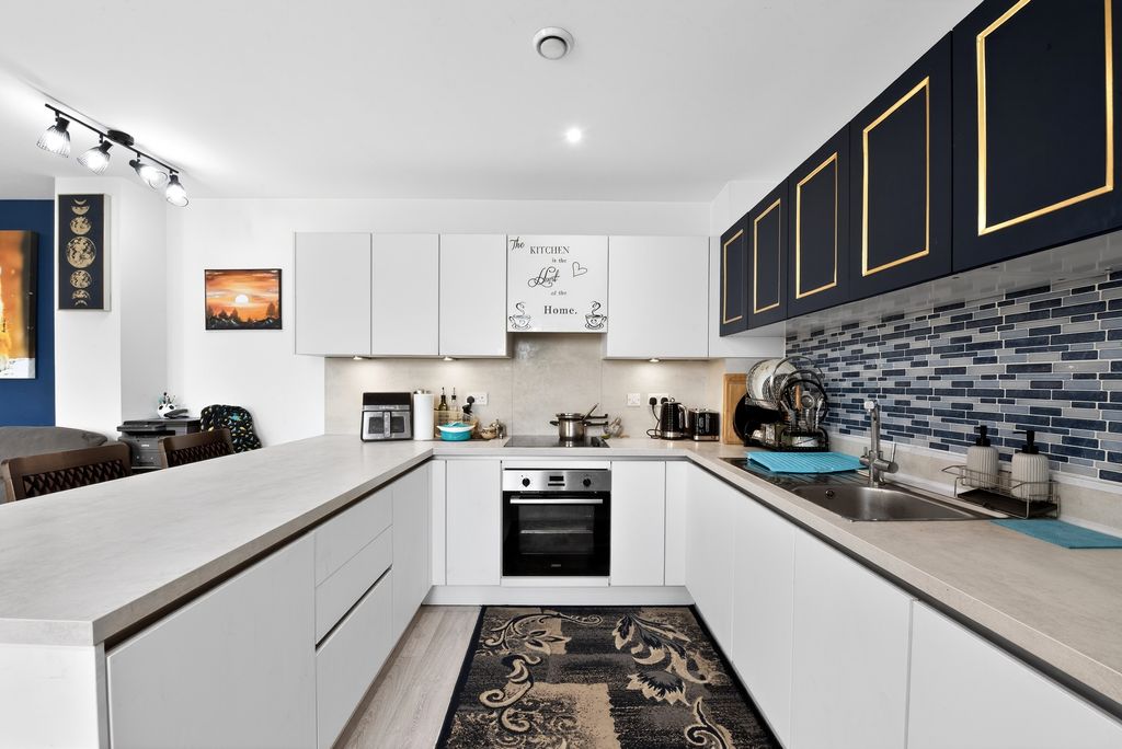 Additional image 3 of 3 bed flat for saleAlexandra Road, Hounslow TW3