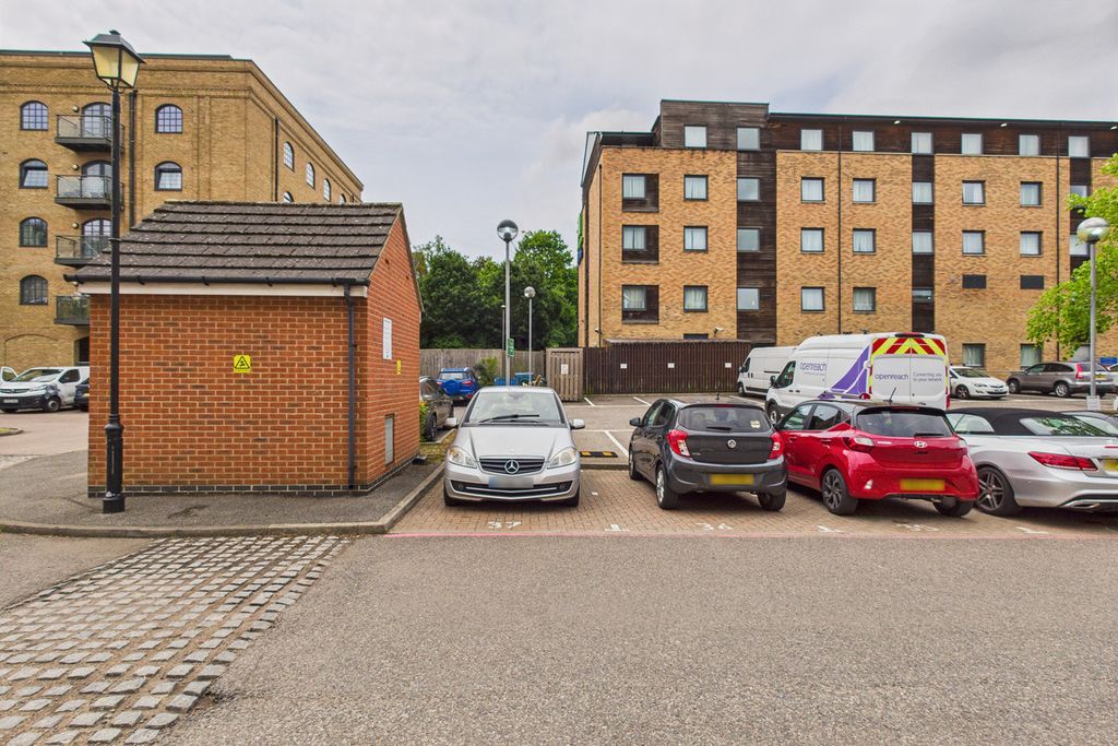Additional image 20 of 2 bed flat for saleStationers Place, Hemel Hempstead HP3