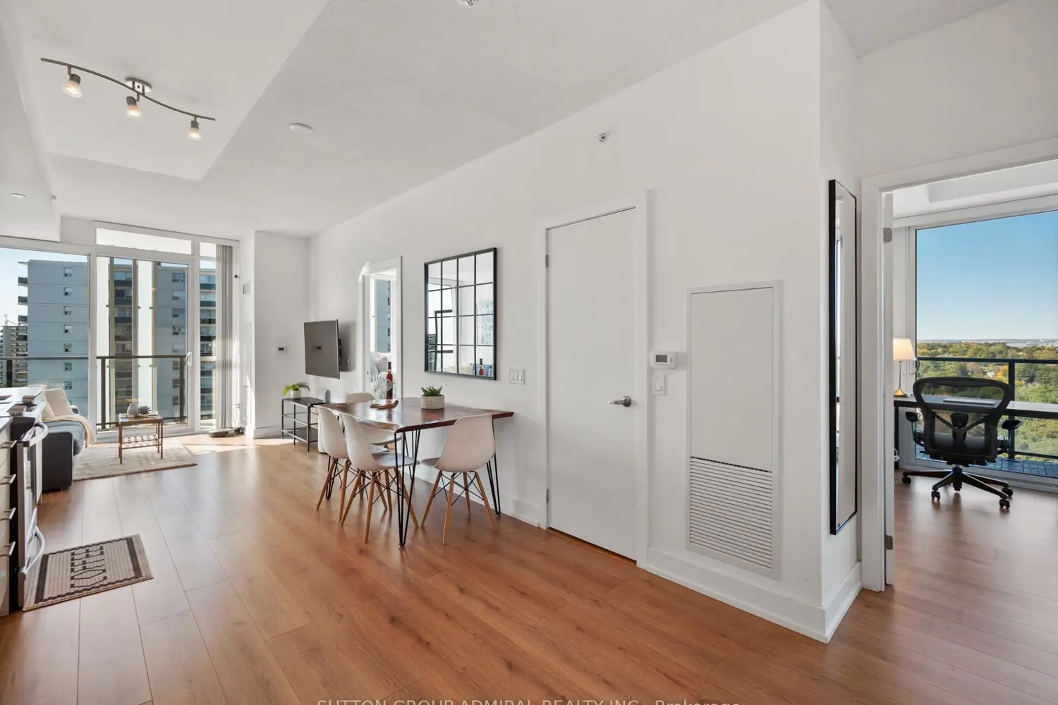 128 Fairview Mall Drive 1005 photo 2
