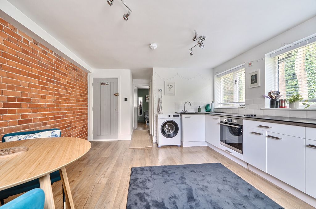 Additional image 3 of 1 bed flat for saleHindhead, Surrey GU26