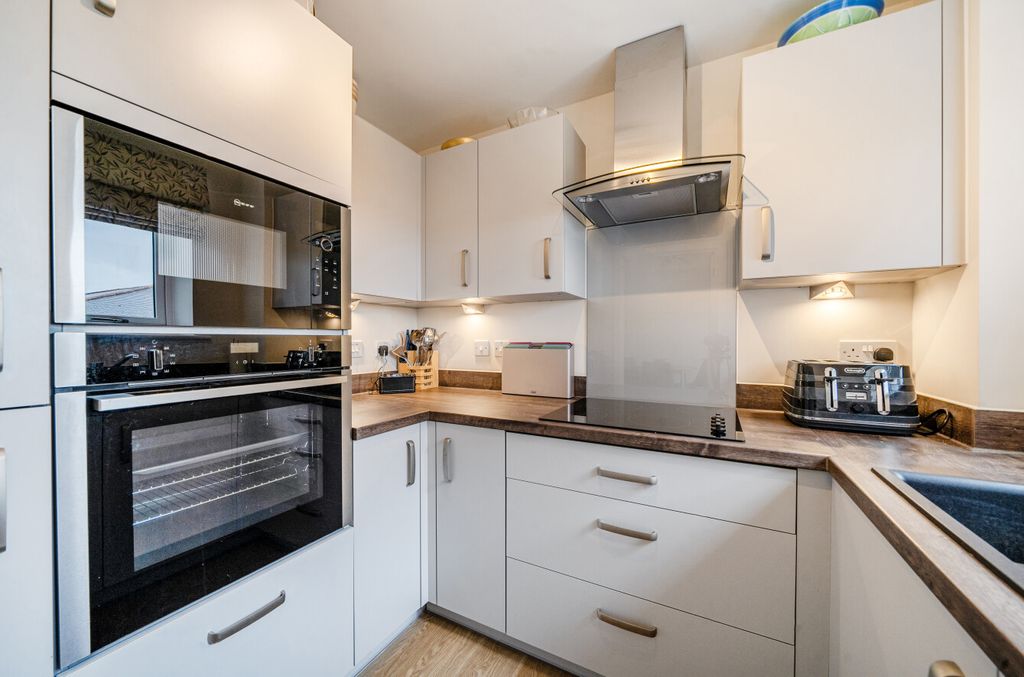 Additional image 8 of 1 bed flat for saleStation Road, Hook, Hampshire RG27
