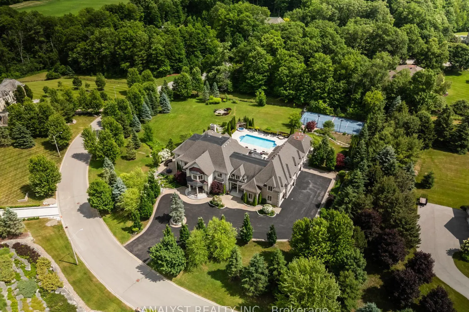 86 Eden Vale Drive photo 3