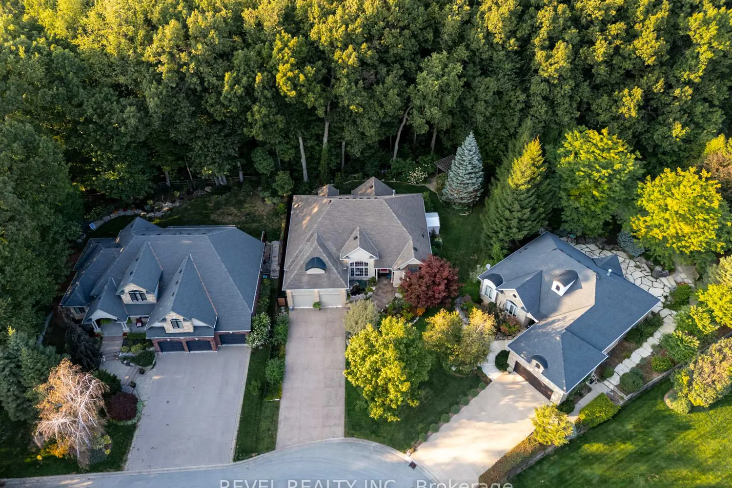 15 Mansfield Drive photo 2