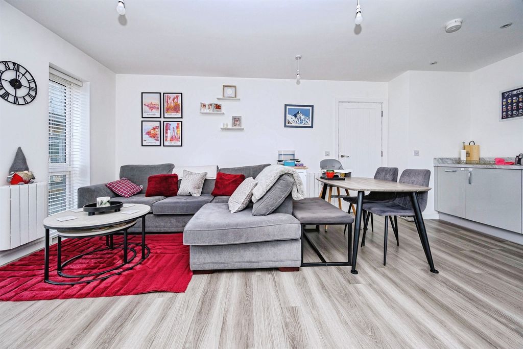 Additional image 4 of 2 bed flat for saleFrogmore Road, Hemel Hempstead HP3