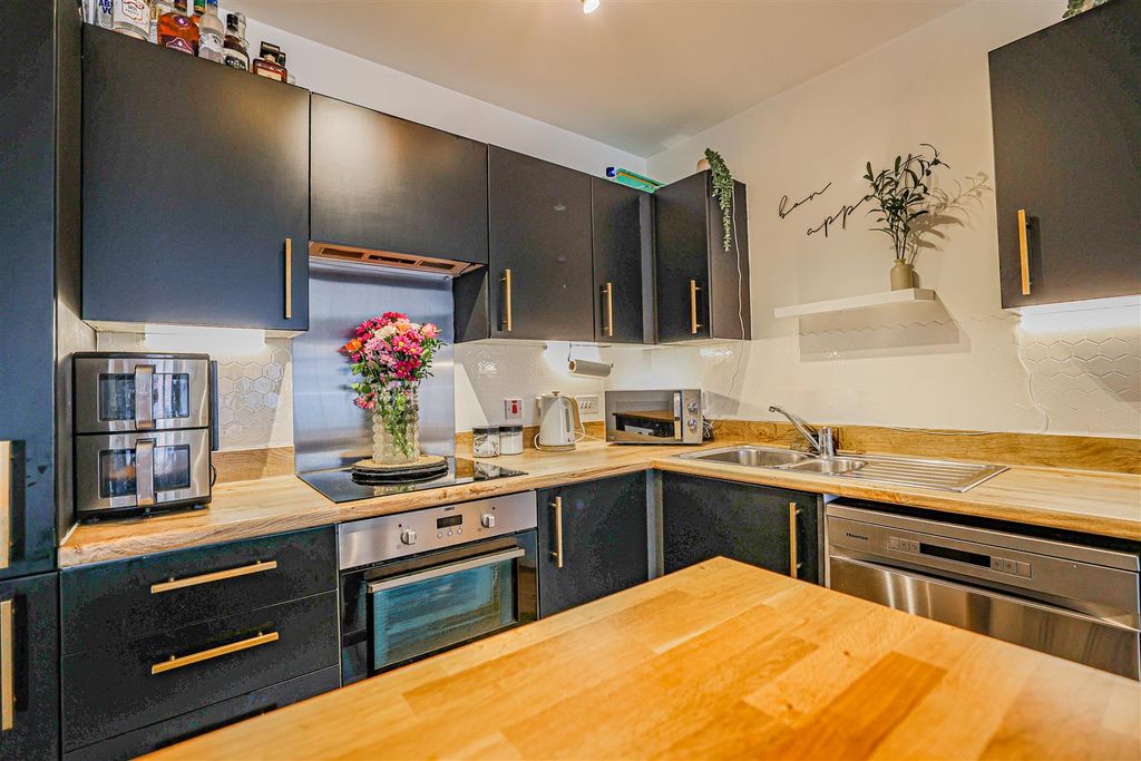 Additional image 6 of 2 bed flat for saleFrogmore Road, Hemel Hempstead HP3