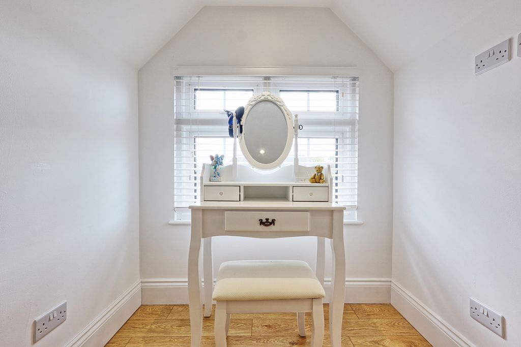 Additional image 46 of 6 bed detached house for saleErnest Road, Emerson Park RM11