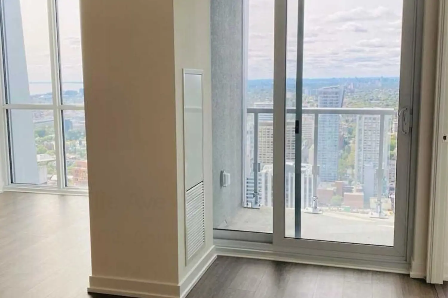 1 Yorkville Avenue 4202 photo 5
