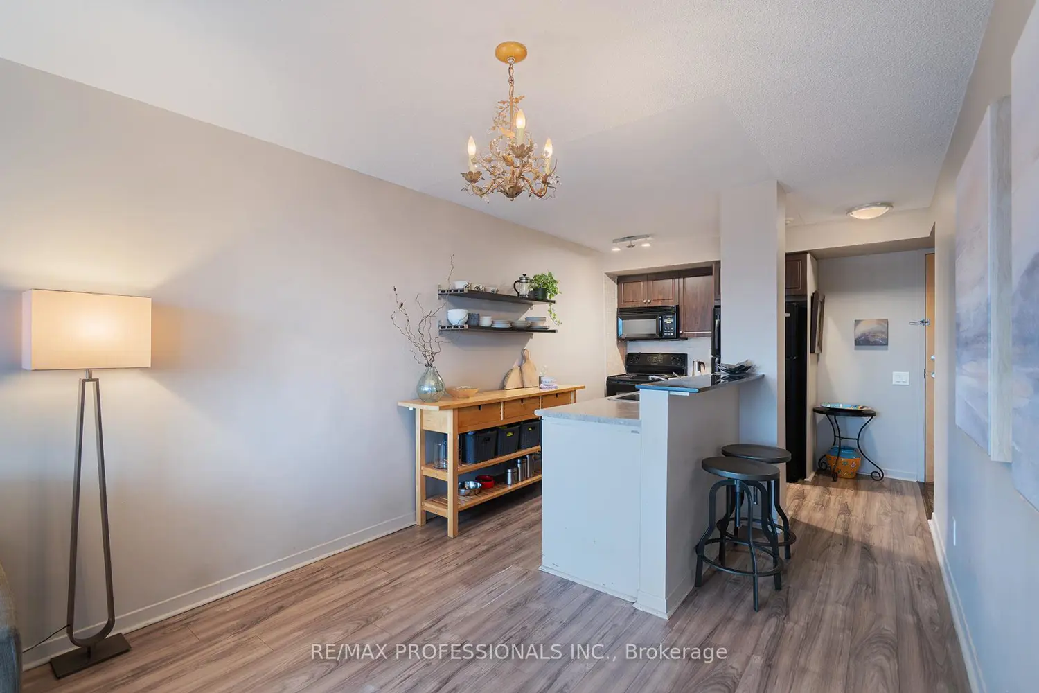 Additional image 8 of 1040 The Queensway 704