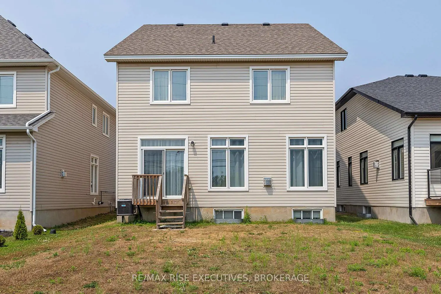 648 Halloway Drive photo 3