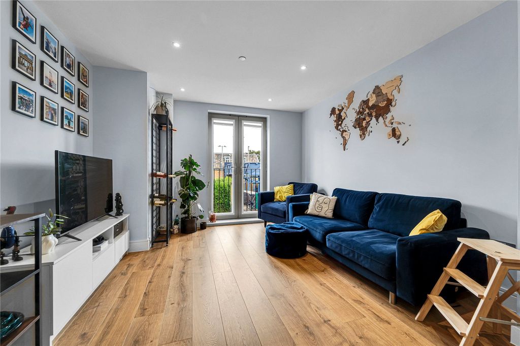 Additional image 4 of 1 bed flat for saleMorshead Yard, Hampton, Middlesex TW12