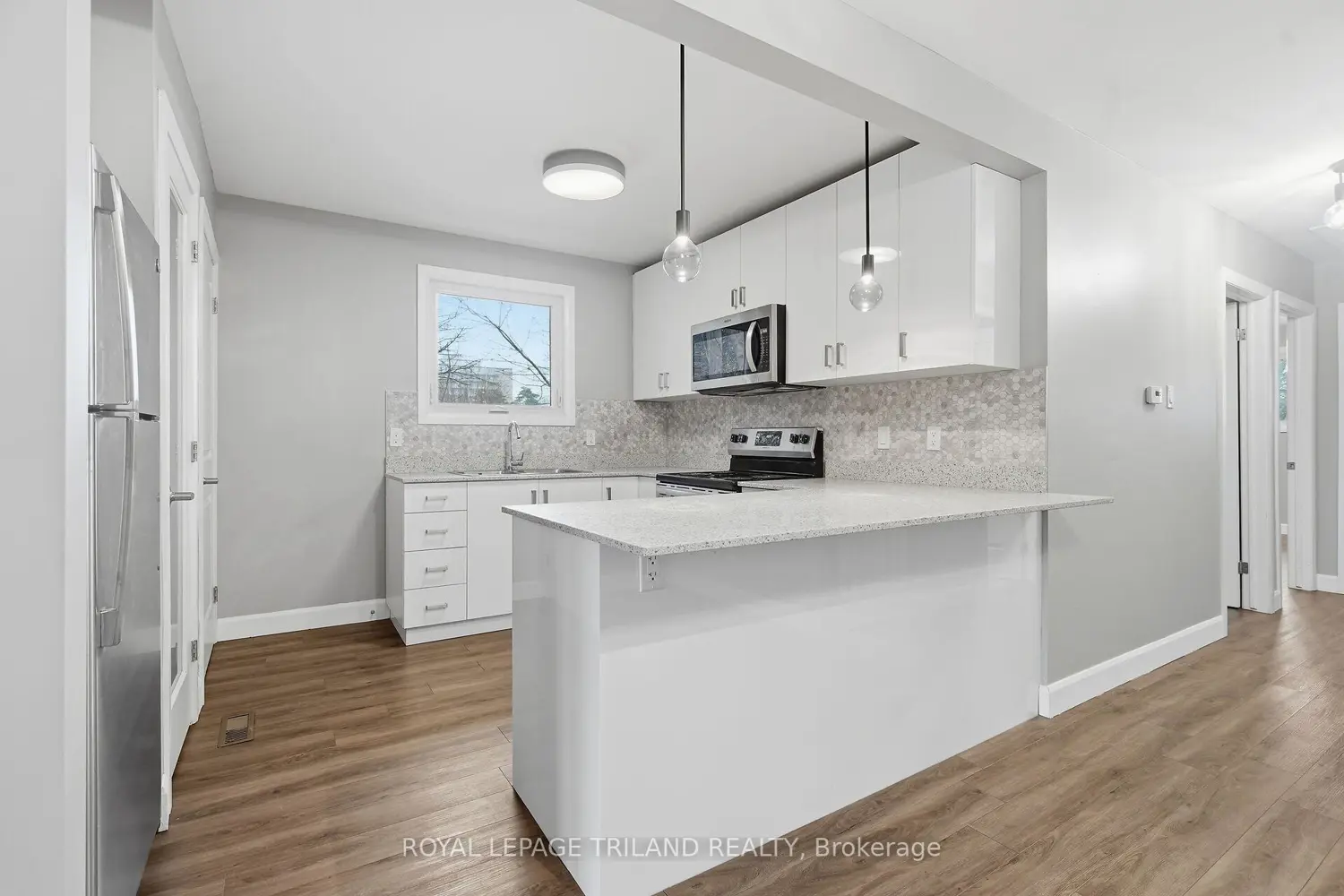 125 Connaught Avenue photo 5