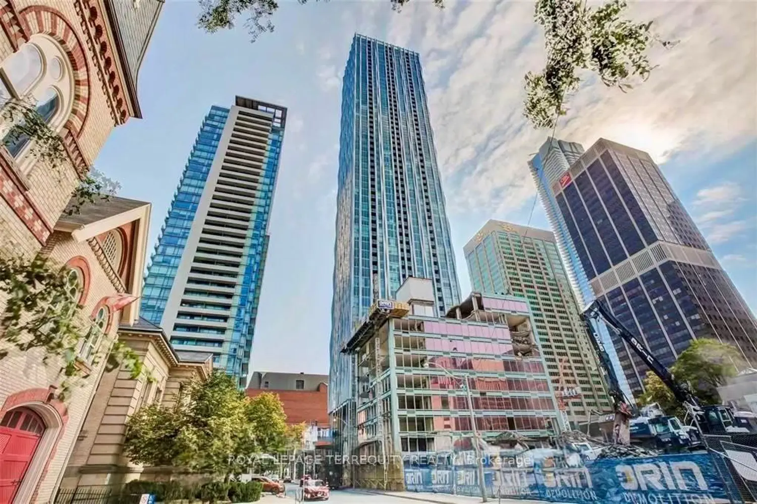 1 Yorkville Avenue 4202