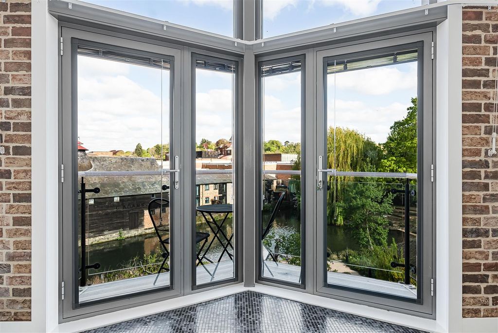 Additional image 11 of 2 bed flat for saleDolphin Yard, Maidenhead Street, Hertford SG14