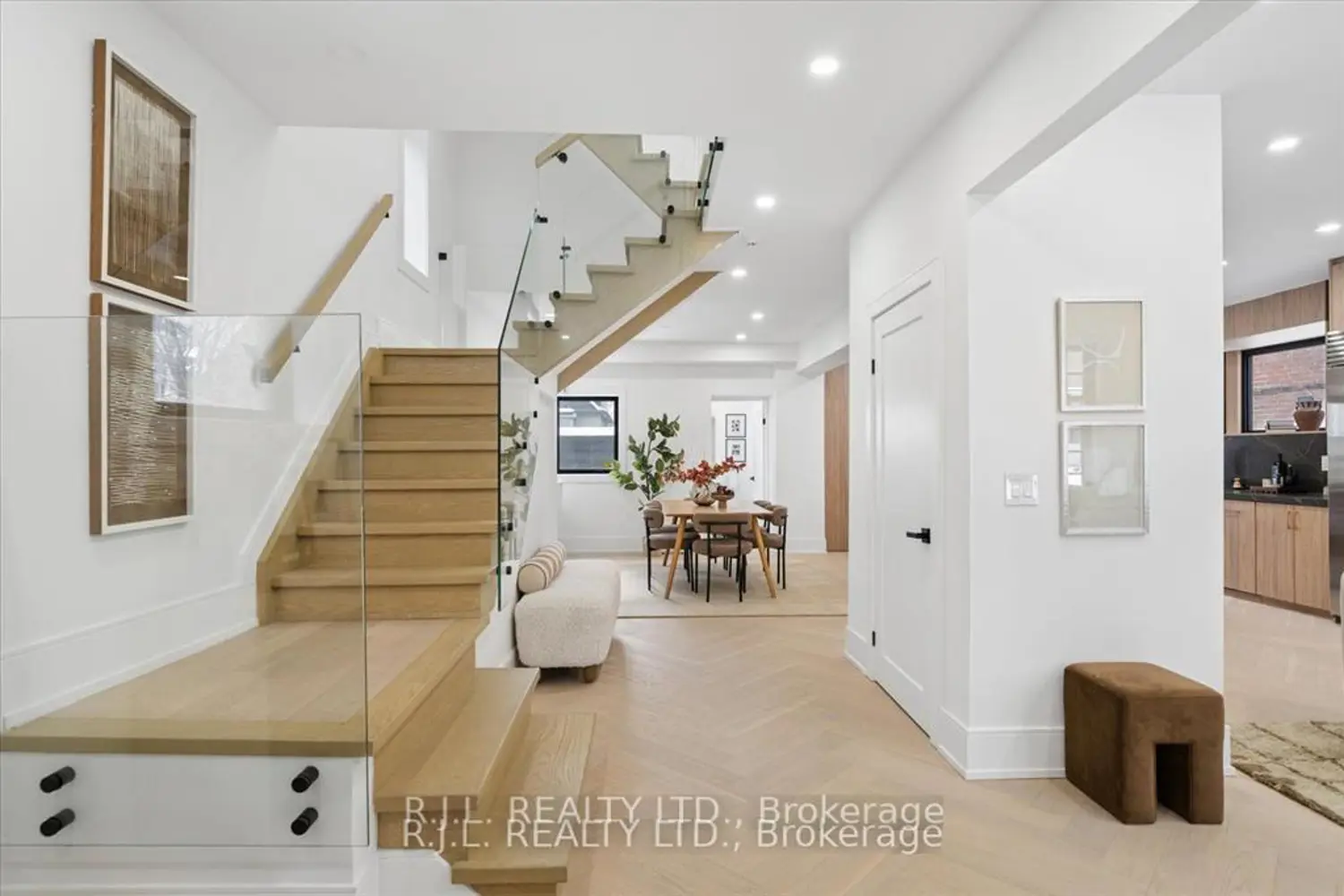 111 Roxborough Drive