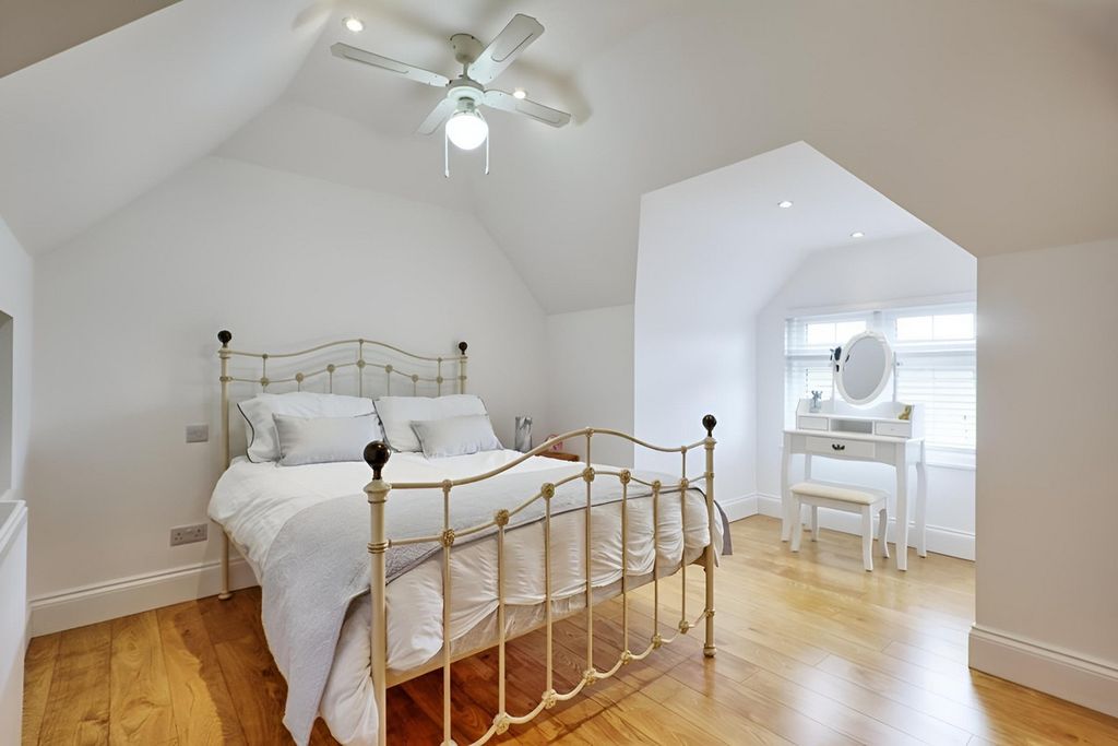 Additional image 40 of 6 bed detached house for saleErnest Road, Emerson Park RM11