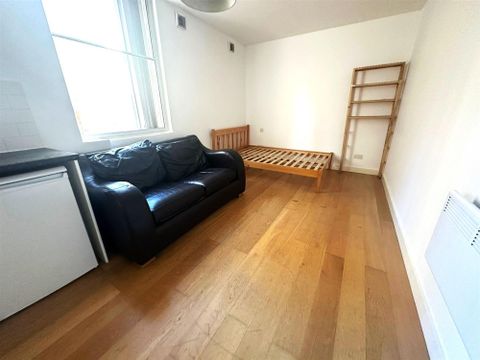 St. Stephens Street, Crusader House BS1, Studio to rent