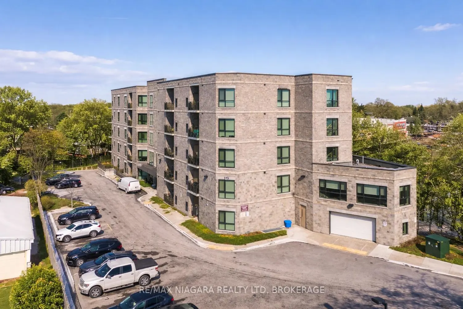 379 Scott Street 209