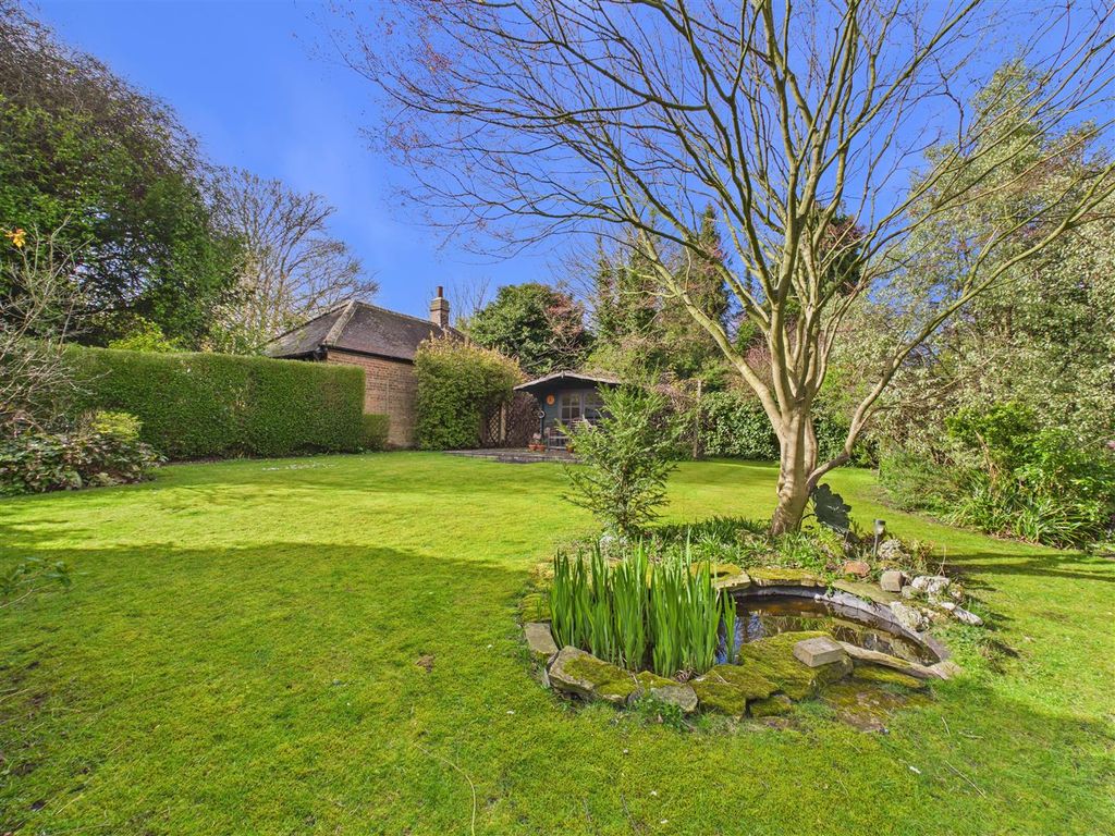 Additional image 22 of 5 bed semi-detached house for saleDavenport Avenue, Hessle HU13