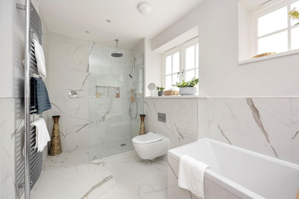 Additional image 10 of 2 bed flat for saleHaslemere Heights, Hill Road, Haslemere, Surrey GU27