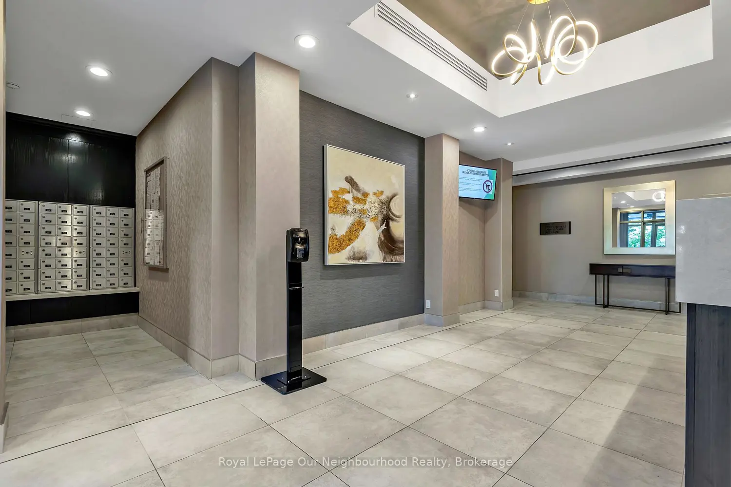 1720 Eglinton Avenue 813 photo 2