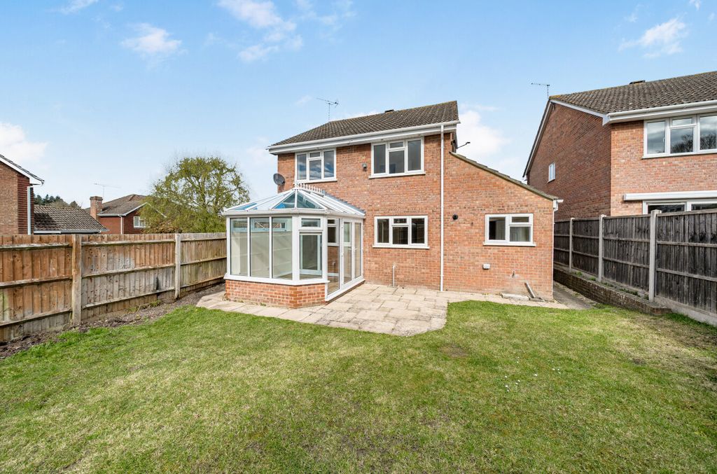 Additional image 3 of 4 bed detached house for saleOaktree Drive, Hook, Hampshire RG27