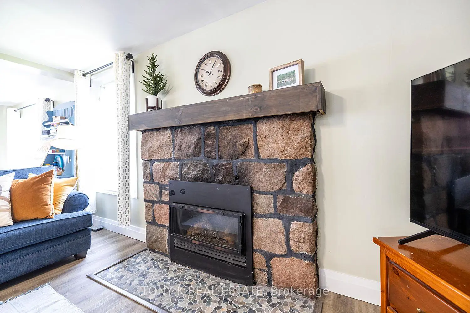 111 Hazel Street photo 5
