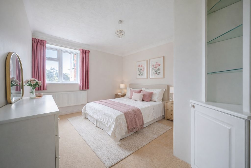 Additional image 4 of 3 bed flat for saleSea Front, Hayling Island, Hampshire PO11