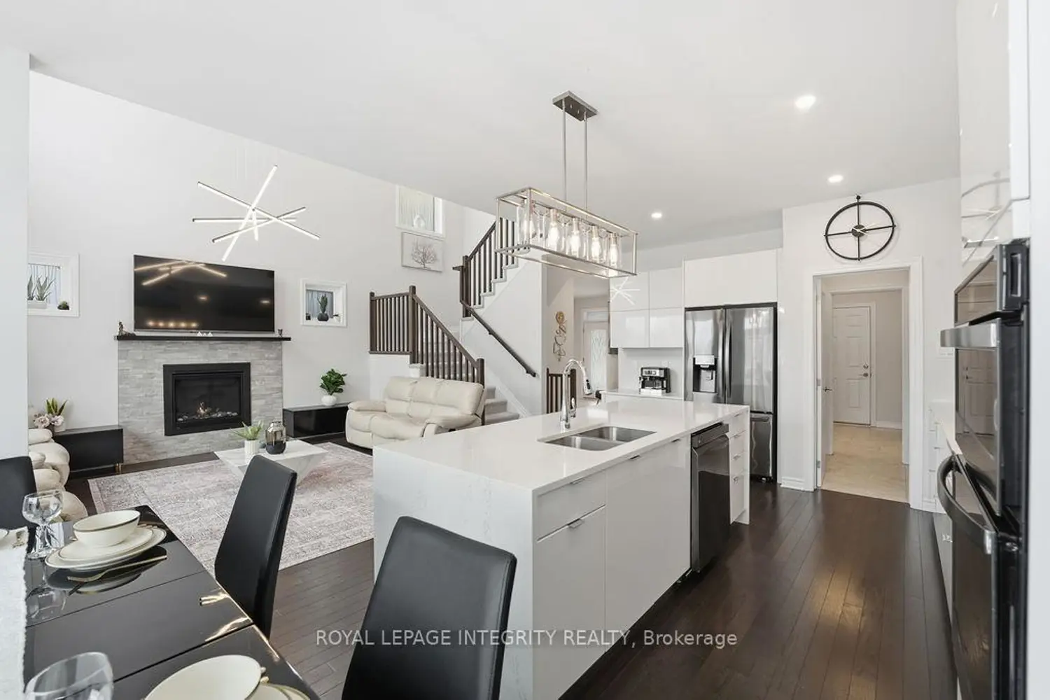 605 Enclave Lane photo 4