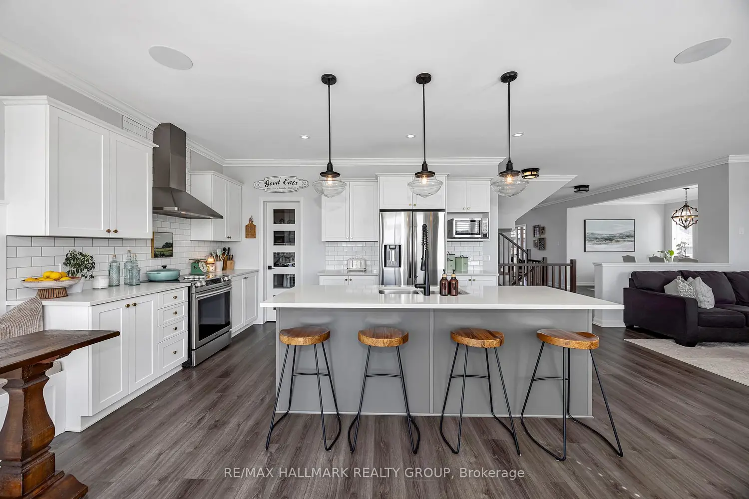1025 Diamond Street photo 2