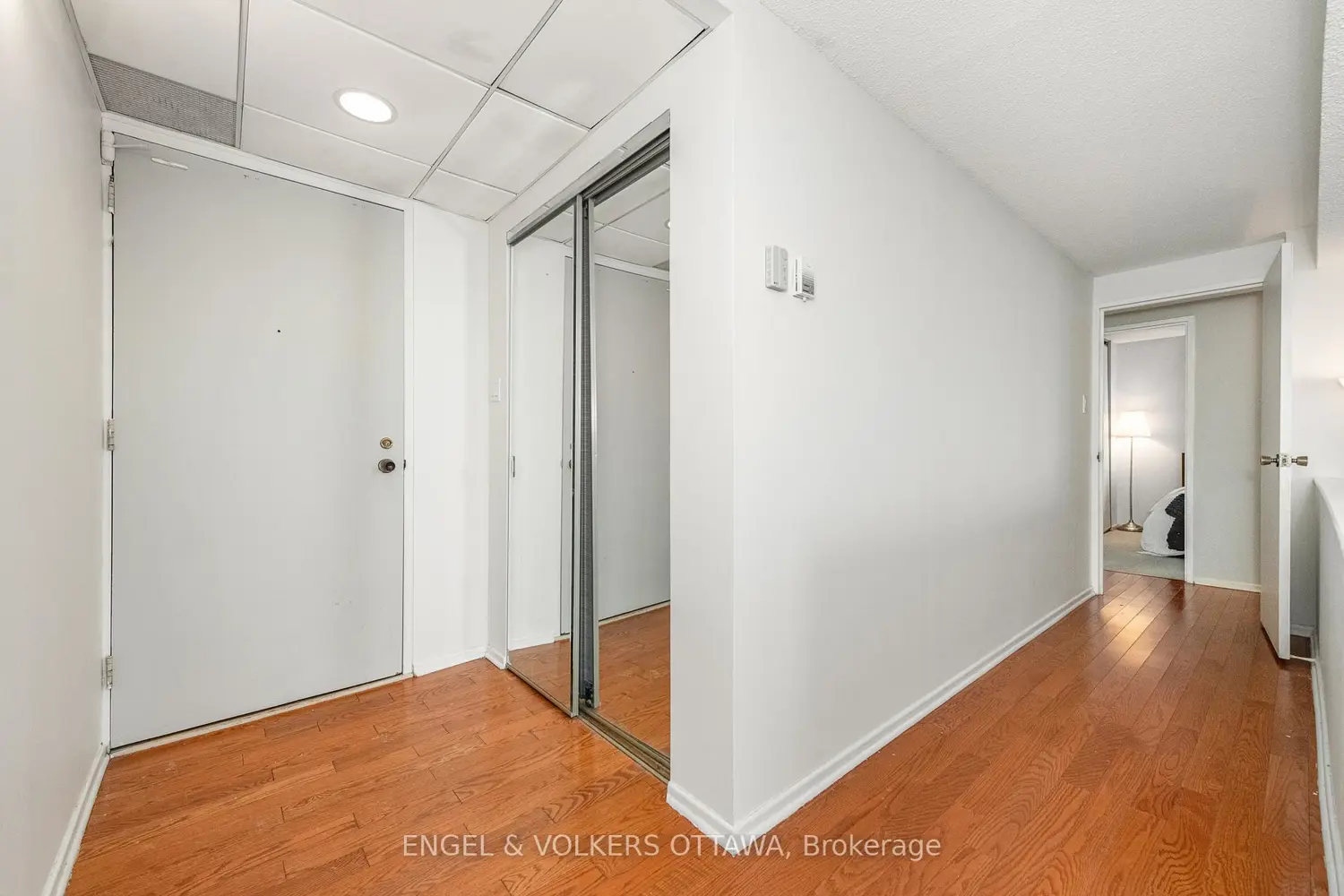373 Laurier Avenue 906 photo 3