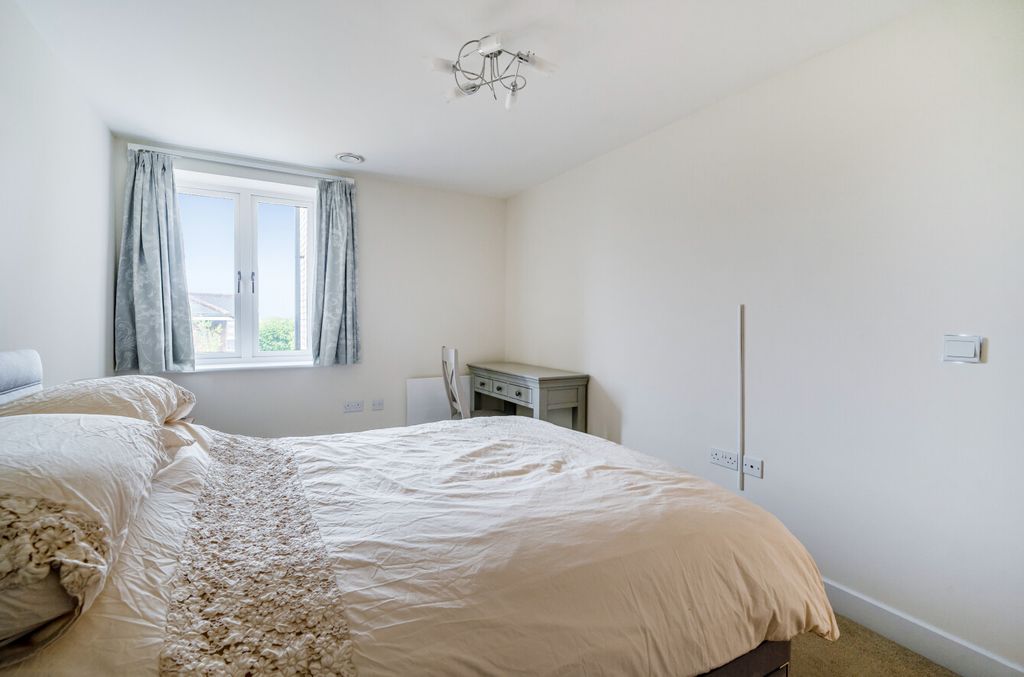 Additional image 11 of 1 bed flat for saleStation Road, Hook, Hampshire RG27