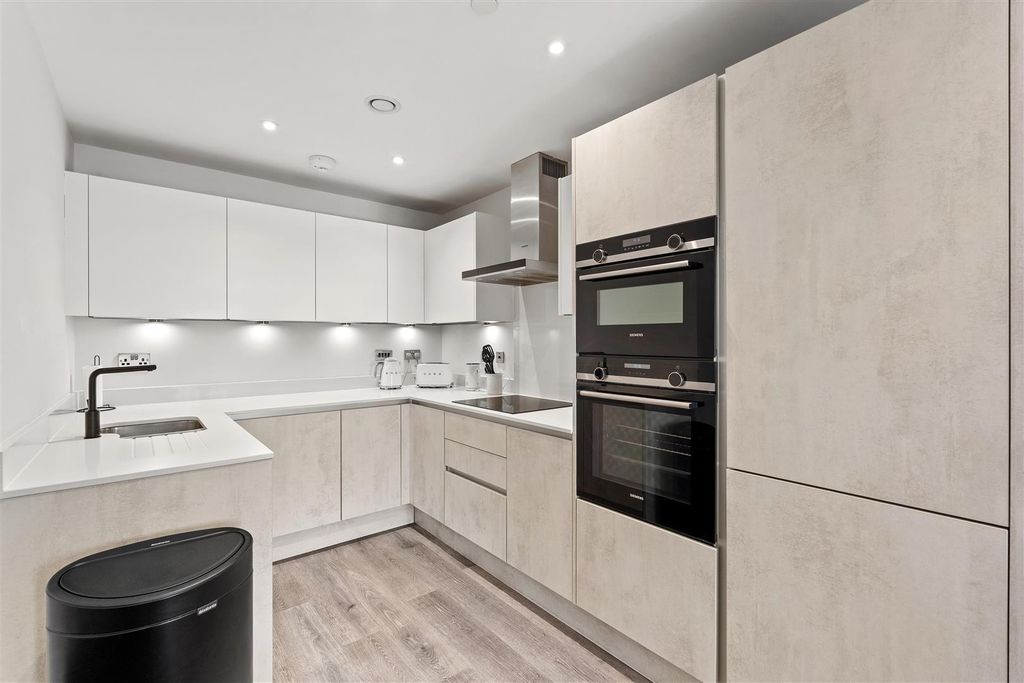 Additional image 7 of 2 bed flat for saleBircherley Green, Hertford SG14