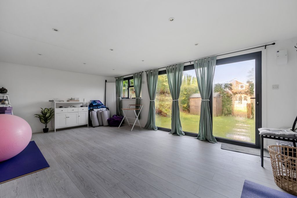 Additional image 13 of 4 bed detached house for saleClovelly Road, Hindhead GU26