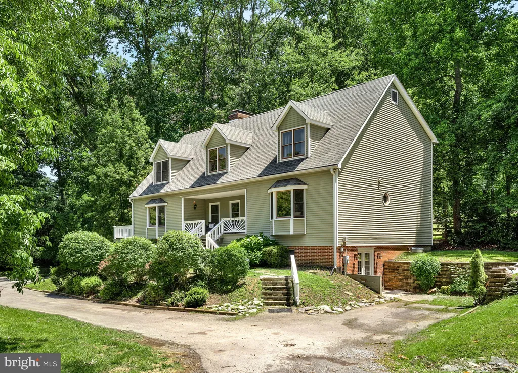 127 Cool Glen Circle, Harpers Ferry, WV 25425